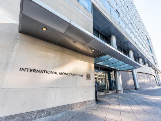 Gold Price Gaining Ground as IMF Downgrades Economic Outlook