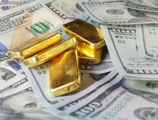 Gold Slips as Dollar Strengthens