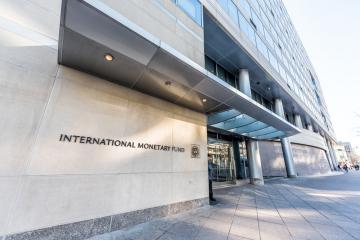 Gold Price Gaining Ground as IMF Downgrades Economic Outlook