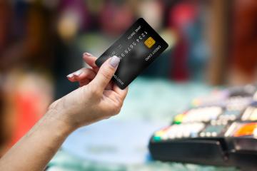 US Retail Sales Double Expectations for June, Gold Prices Face Pressure