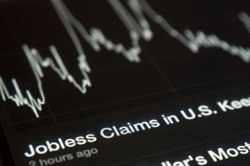 Gold Price Holds Gains as Jobless Claims Hit 9-Month Low